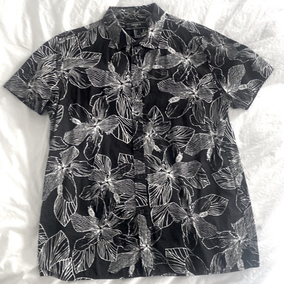 L Forever 21 Floral Black&White button down - Picture 1 of 7